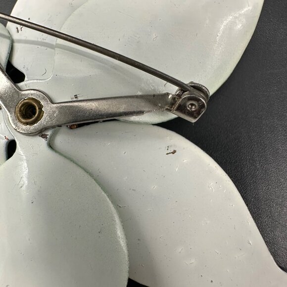 Vintage Flower Power Brooch Pin Mid Century Enamel Retro Green White Floral - Picture 7 of 10